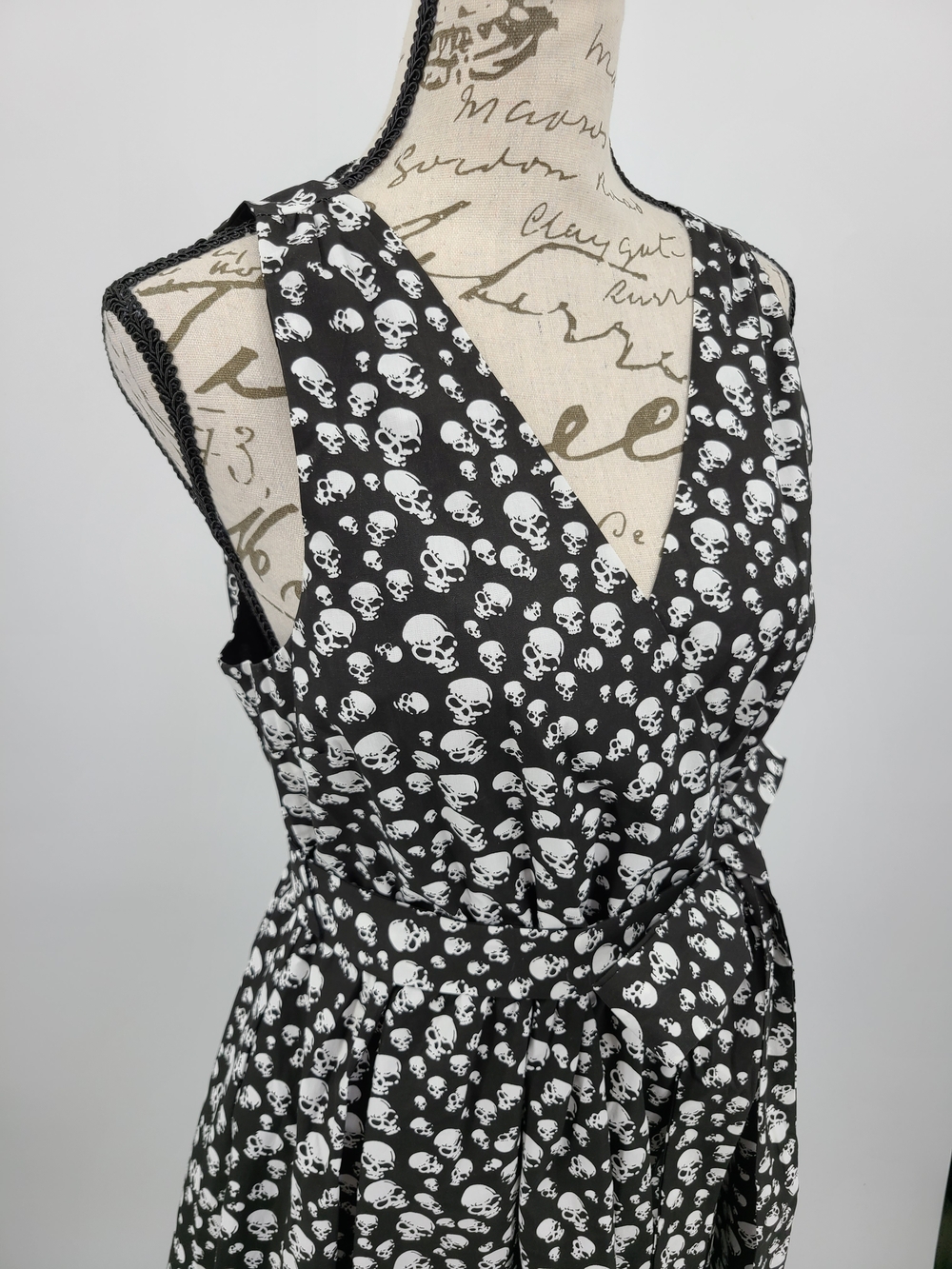 ModCloth 100% Cotton Skull Print Faux Wrap Fit And Flare Dress Size Medium